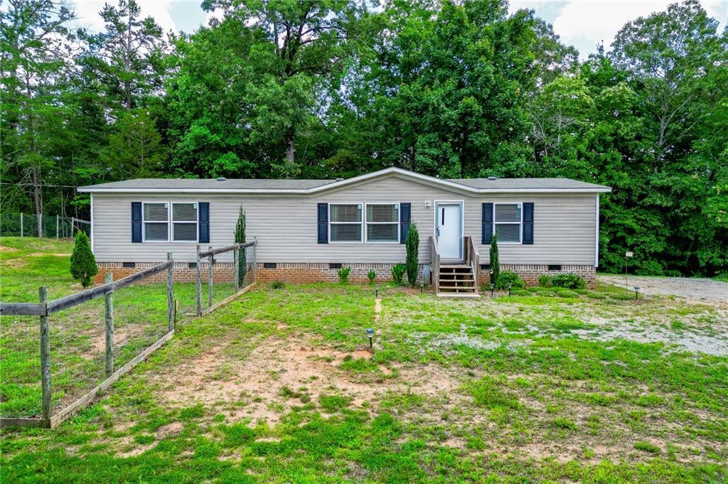 526 Silver Falls Rd., Cleveland, GA 30528