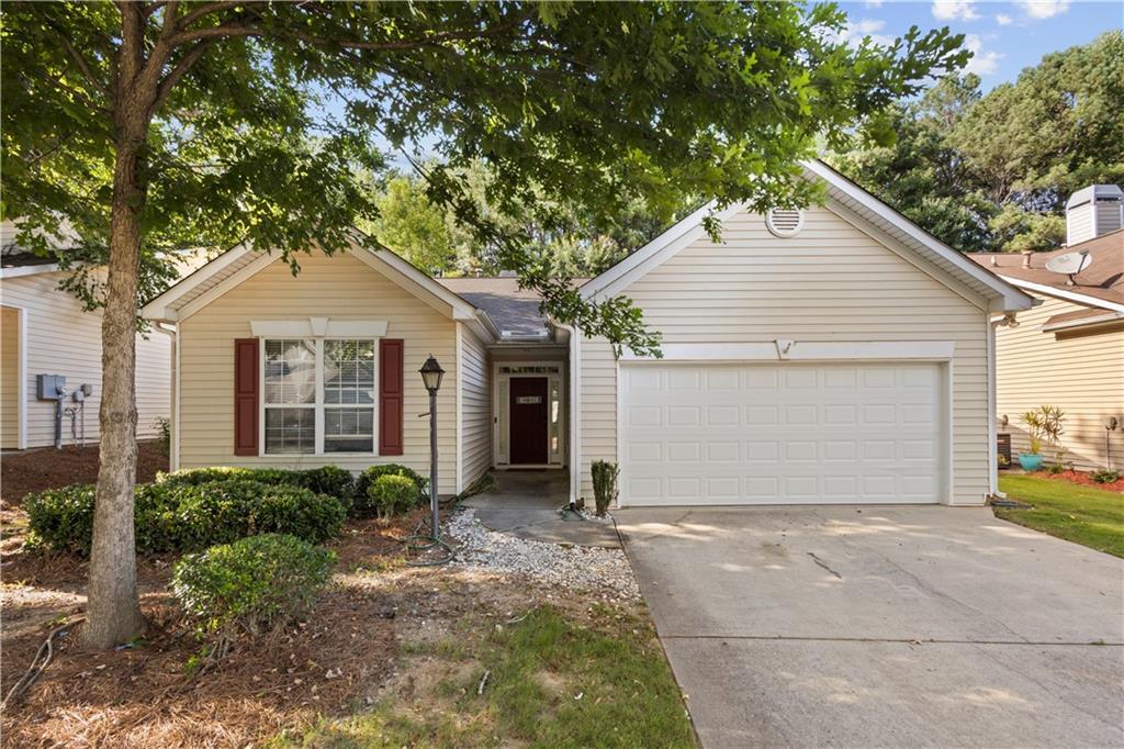 385 Avian Forest Dr., Stockbridge, GA 30281