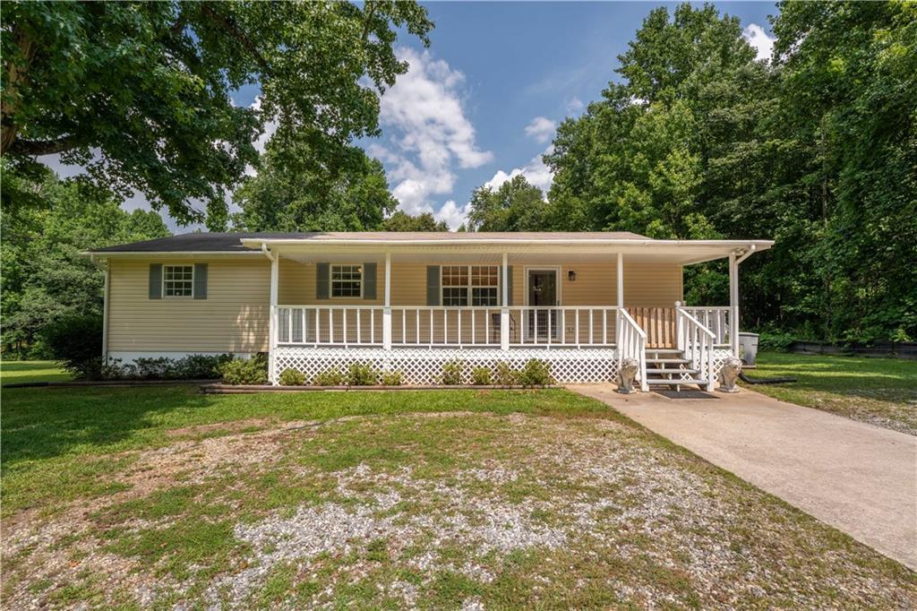 134 Asbestos Rd., Cleveland, GA 30528
