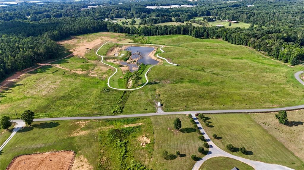 94 Horseshow Rd., Adairsville, GA 30103