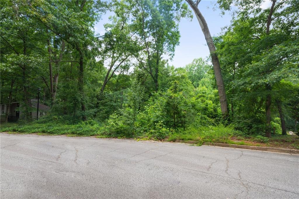 6804 Brookwood Ct., Douglasville, GA 30135