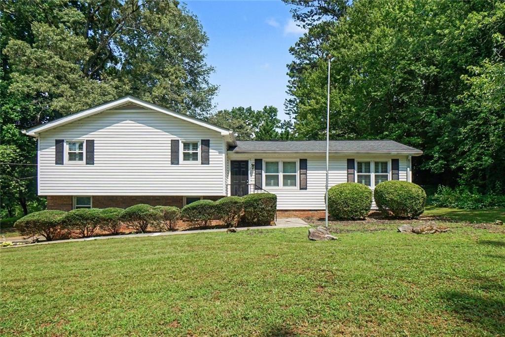 1272 Oakwoods Dr., Woodstock, GA 30188