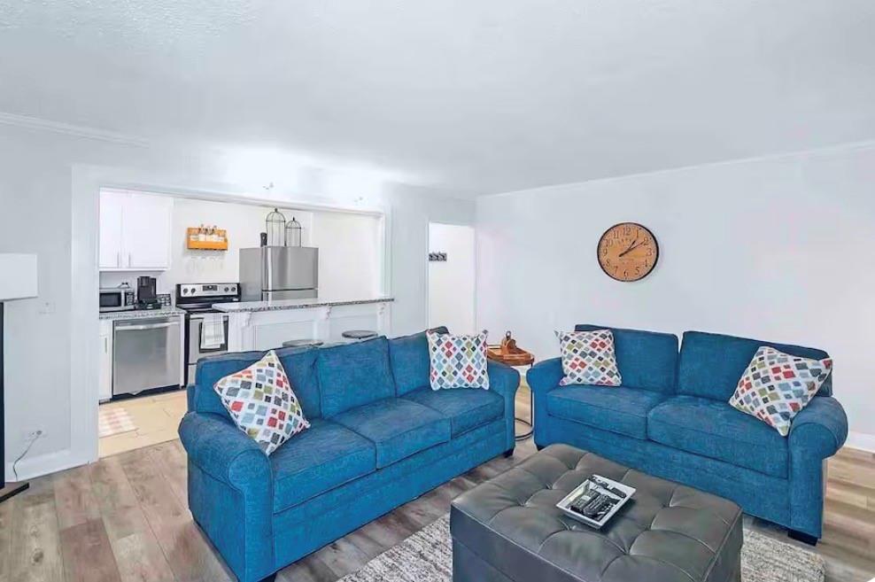 300 Peachtree St. #10O, Atlanta, GA 30308