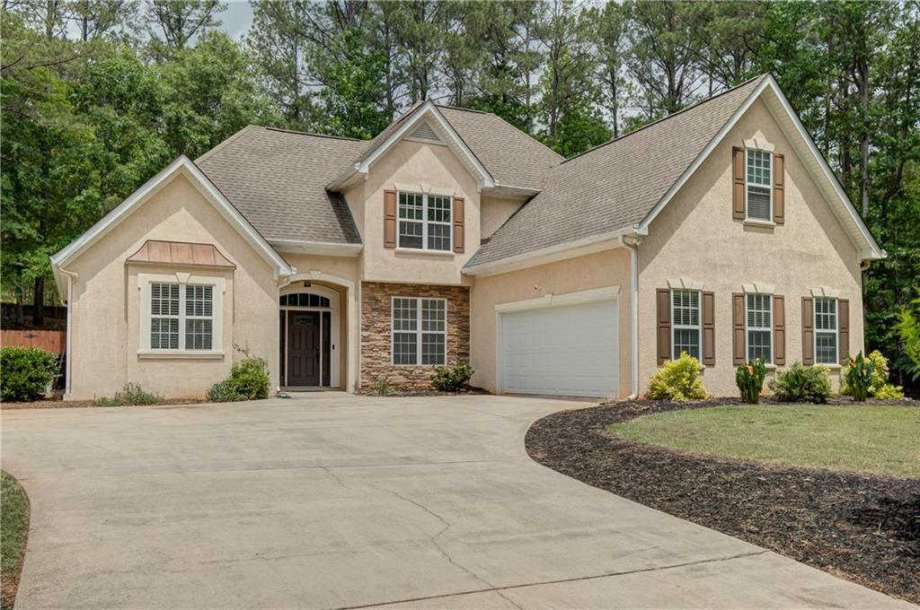 110 Rockglen Ct., Fayetteville, GA 30215
