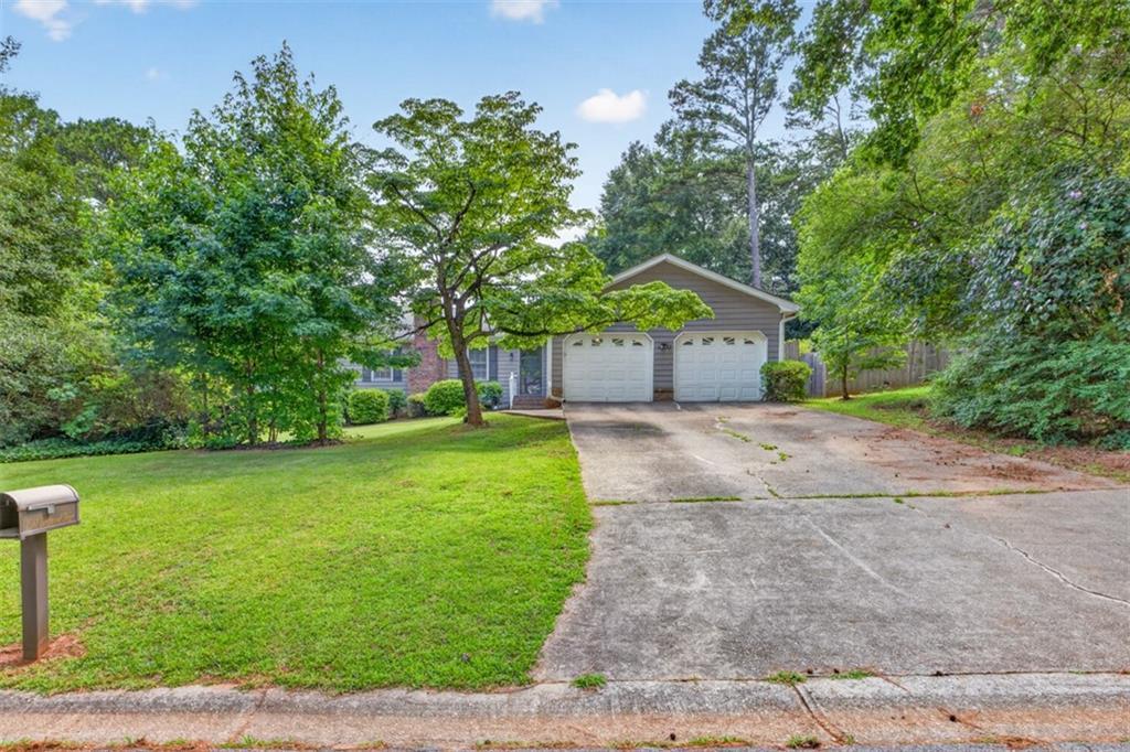 1561 Bentwood Dr., Lilburn, GA 30047