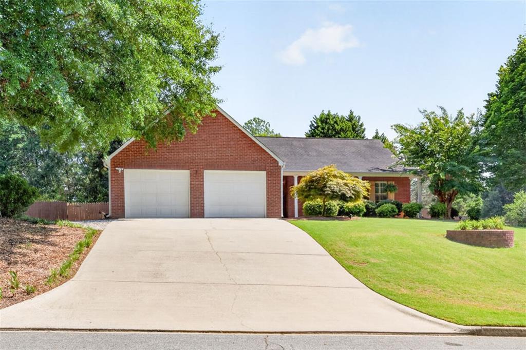 1561 Timber Heights Dr., Loganville, GA 30052