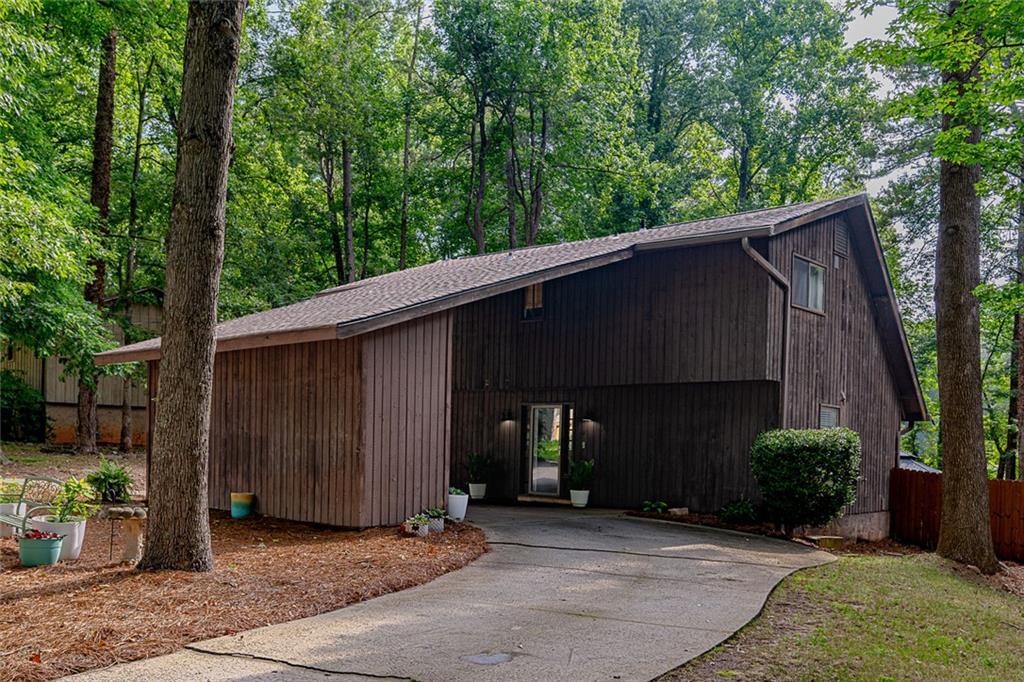 552 Edgefield Dr., Stone Mountain, GA 30087