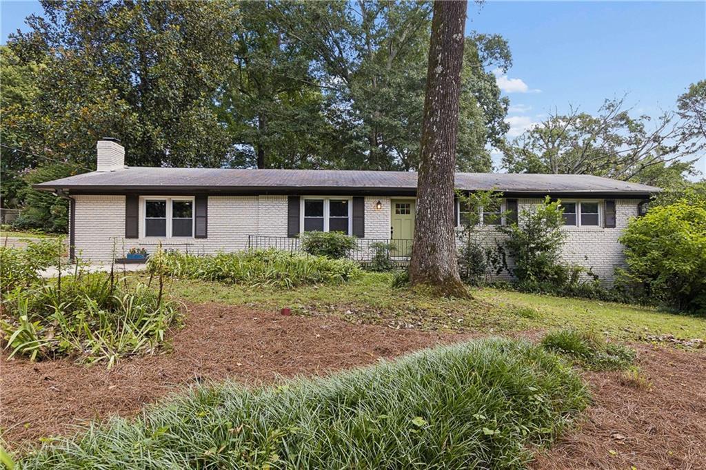 412 Derbyshire Dr., Stone Mountain, GA 30088