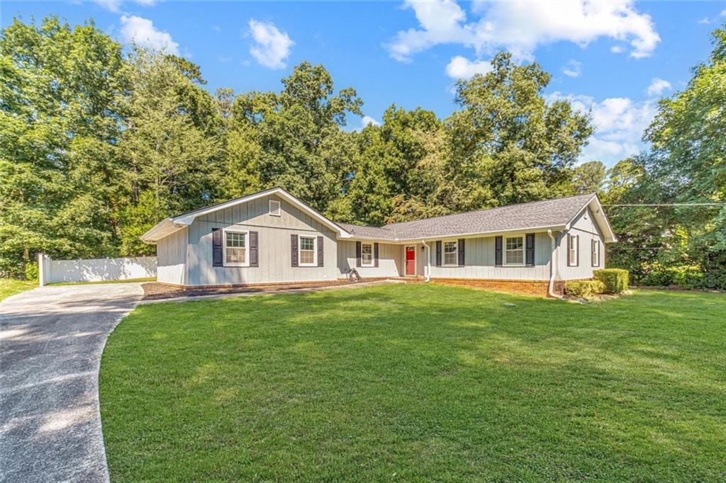 3245 Village Glen Tr., Snellville, GA 30039