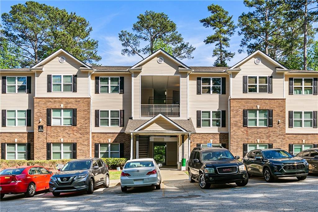 1202 Fairington Village Dr., Lithonia, GA 30038