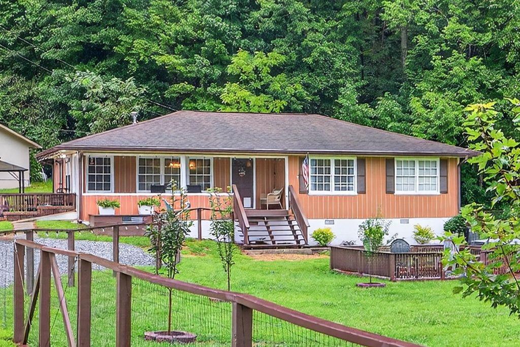 8 Taylor Rd., Helen, GA 30545