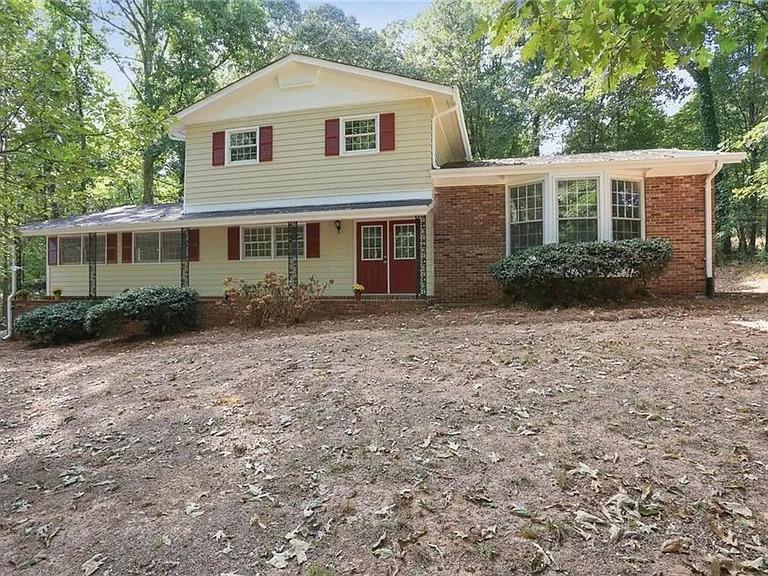 2270 Shawnee Tr., Douglasville, GA 30135