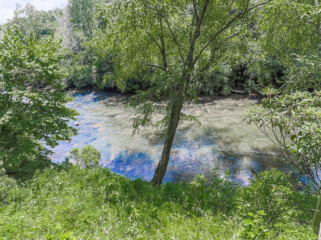 80 Riverbend Cir., Ellijay, GA 30536