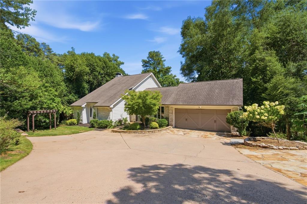 8190 Old Mill Dr., Gainesville, GA 30506