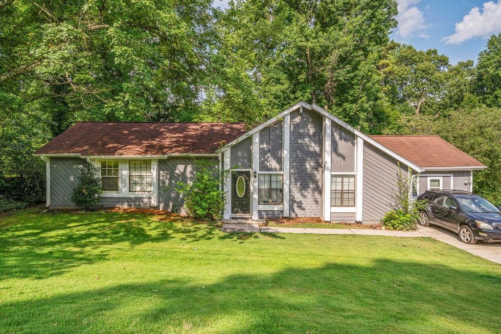 3927 Wabash Ln., Ellenwood, GA 30294