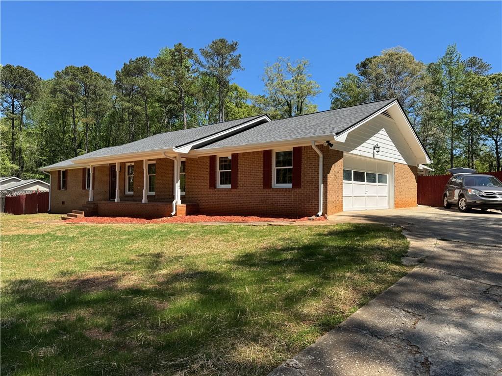 700 Ponderosa Ct., Fayetteville, GA 30214