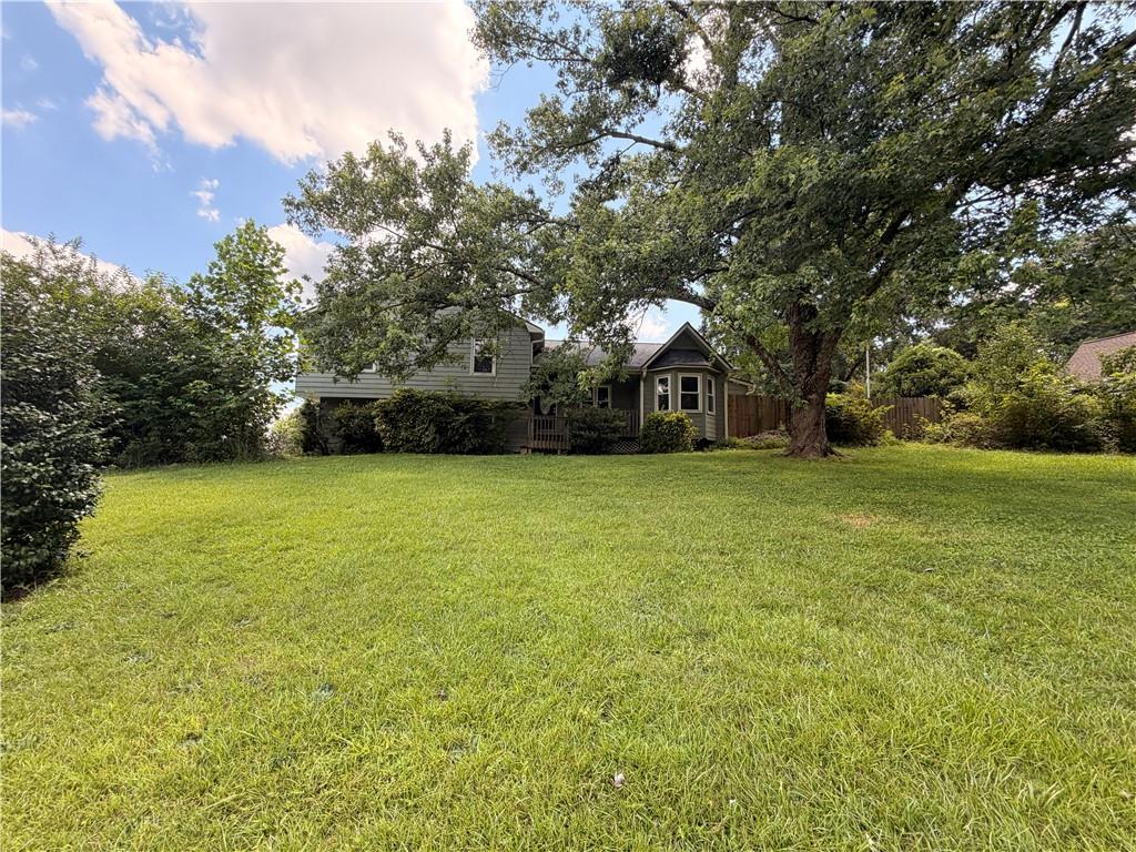 701 Victoria Ct., Woodstock, GA 30189
