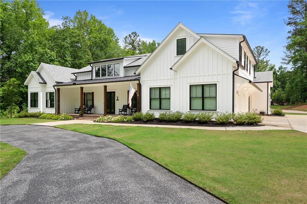1230 Blalock Lakes Dr., Newnan, GA 30263