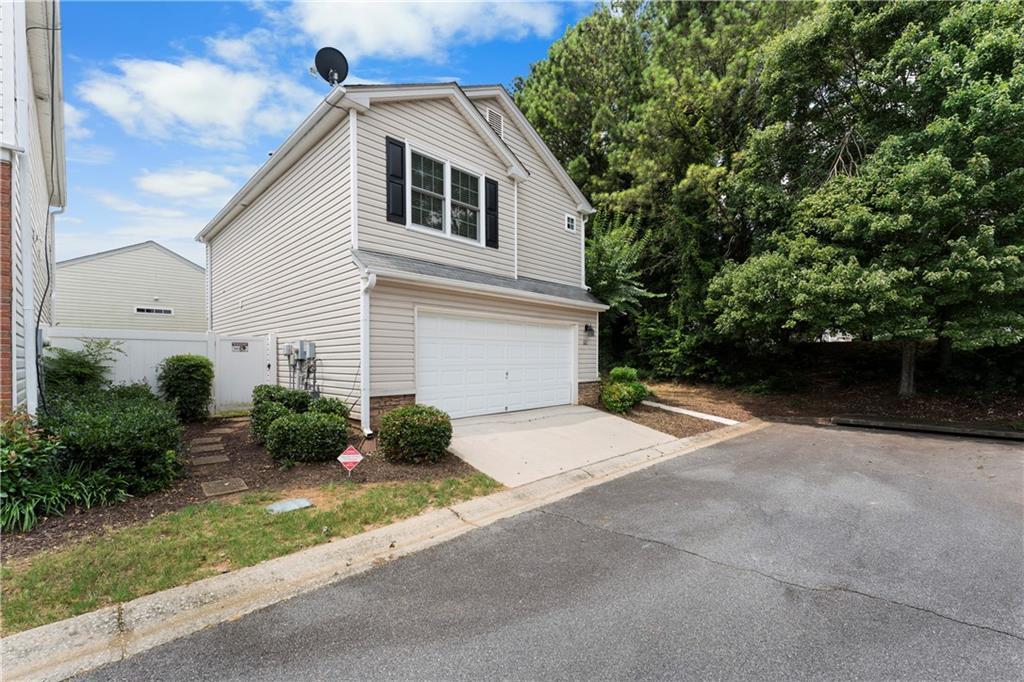 621 W Oaks Dr., Woodstock, GA 30188