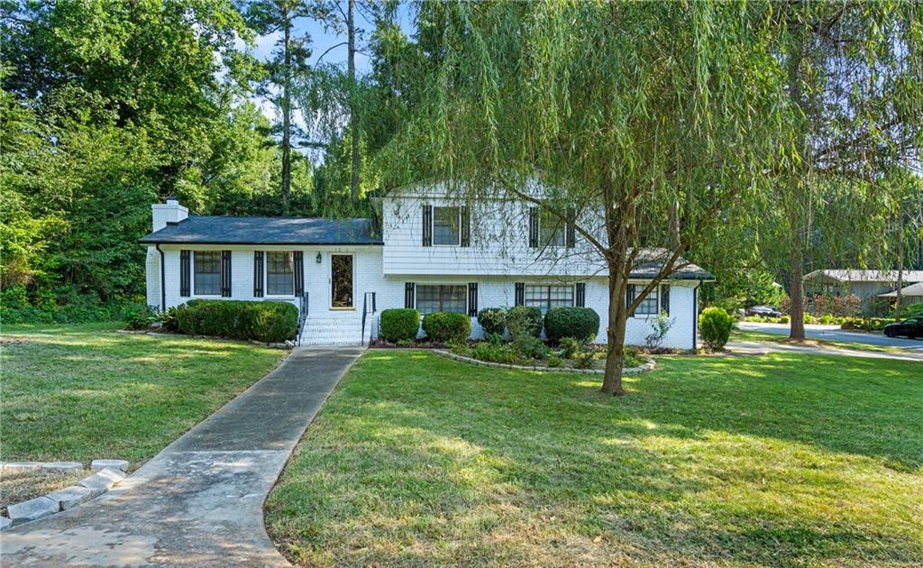 1236 Country Pine Dr., Ellenwood, GA 30294
