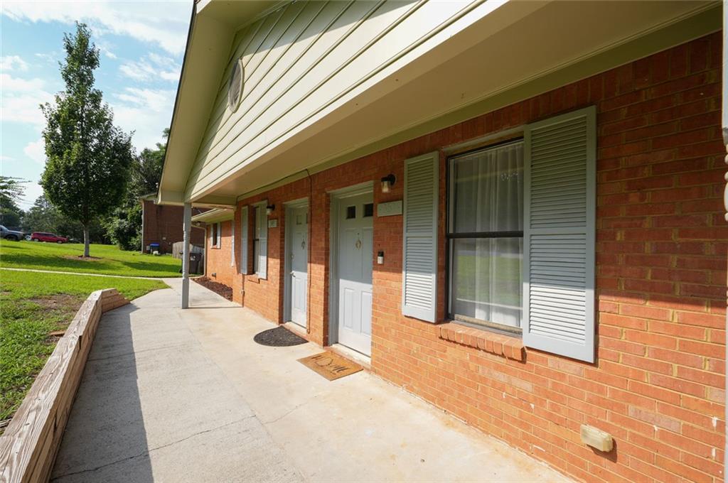 351 Freeport Dr., Lawrenceville, GA 30046