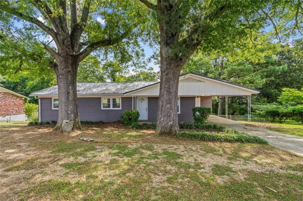 112 Greenbriar Dr., Cedartown, GA 30125