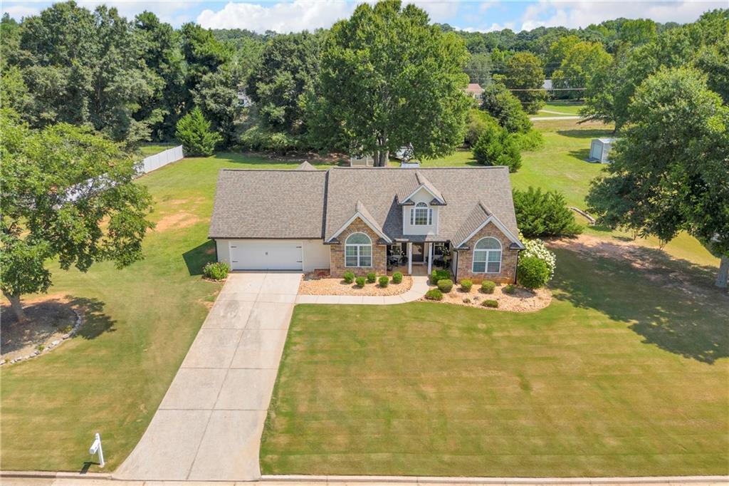 521 Annslee Ln., Loganville, GA 30052