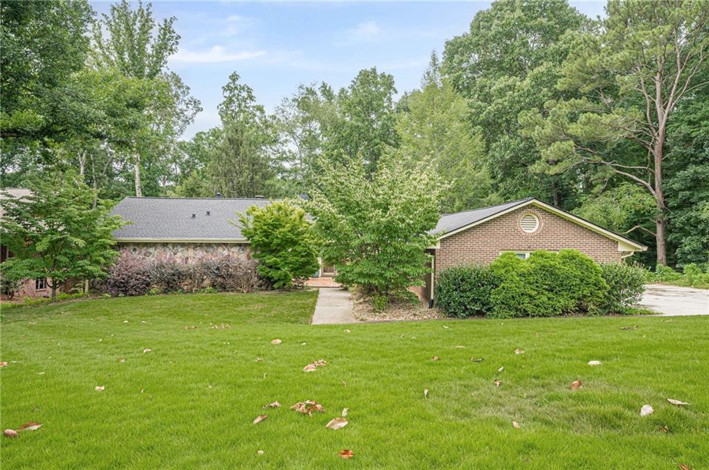 115 Farmstead Ln., Roswell, GA 30075