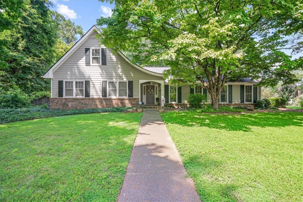 1843 Mountain Creek Dr., Stone Mountain, GA 30087