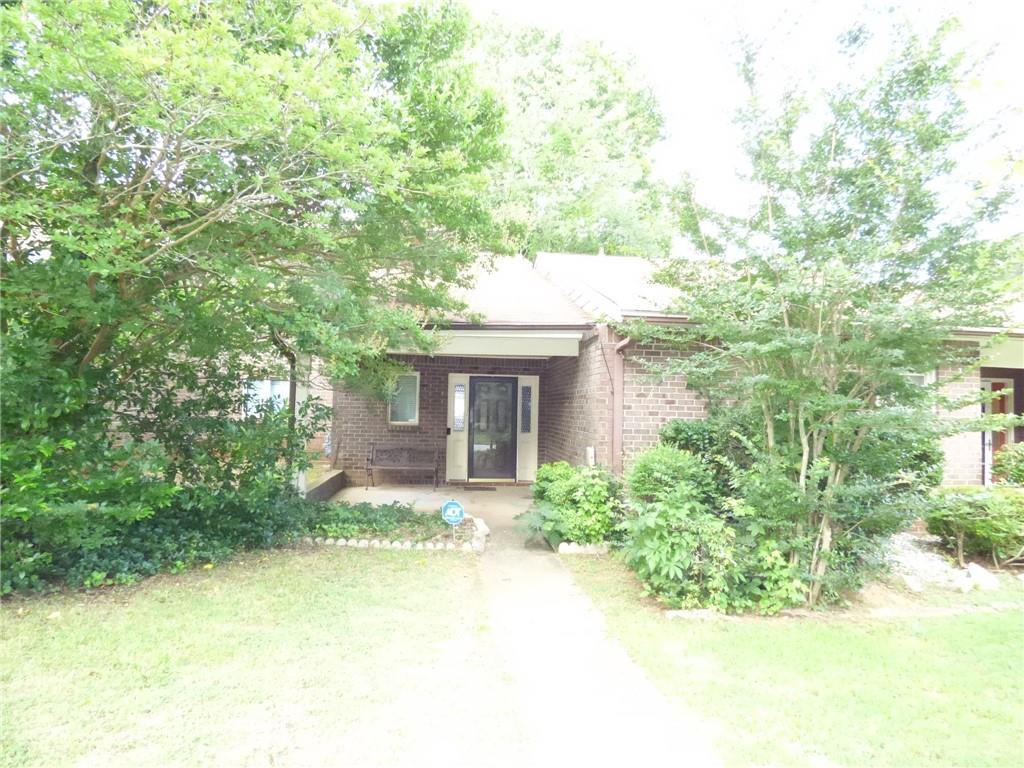 1572 Circlestone Dr., Stone Mountain, GA 30088