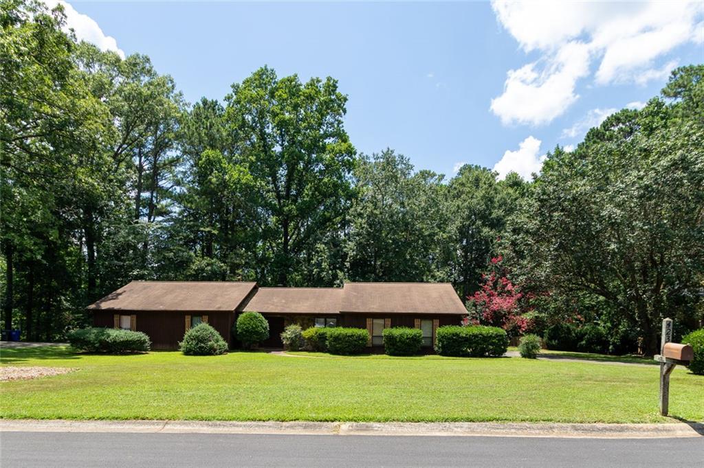 423 Dartmoor Dr., Marietta, GA 30064