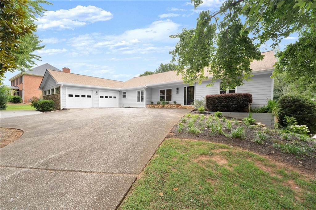 560 Saddle Creek Cir., Roswell, GA 30076