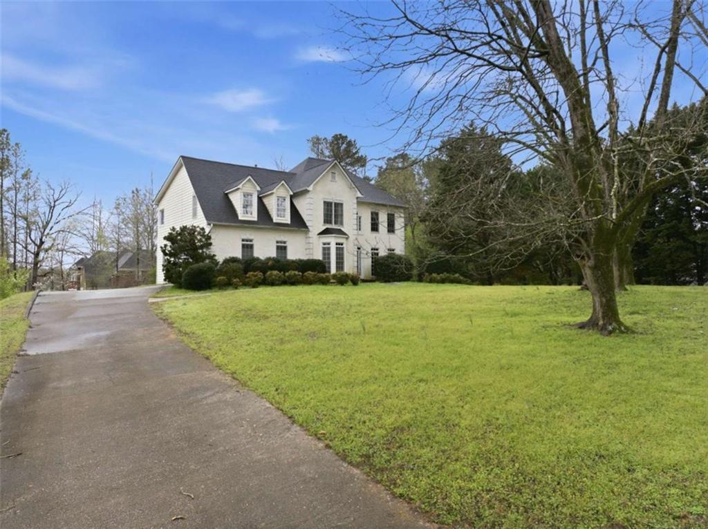 110 Varsailles Pl., Ellenwood, GA 30294