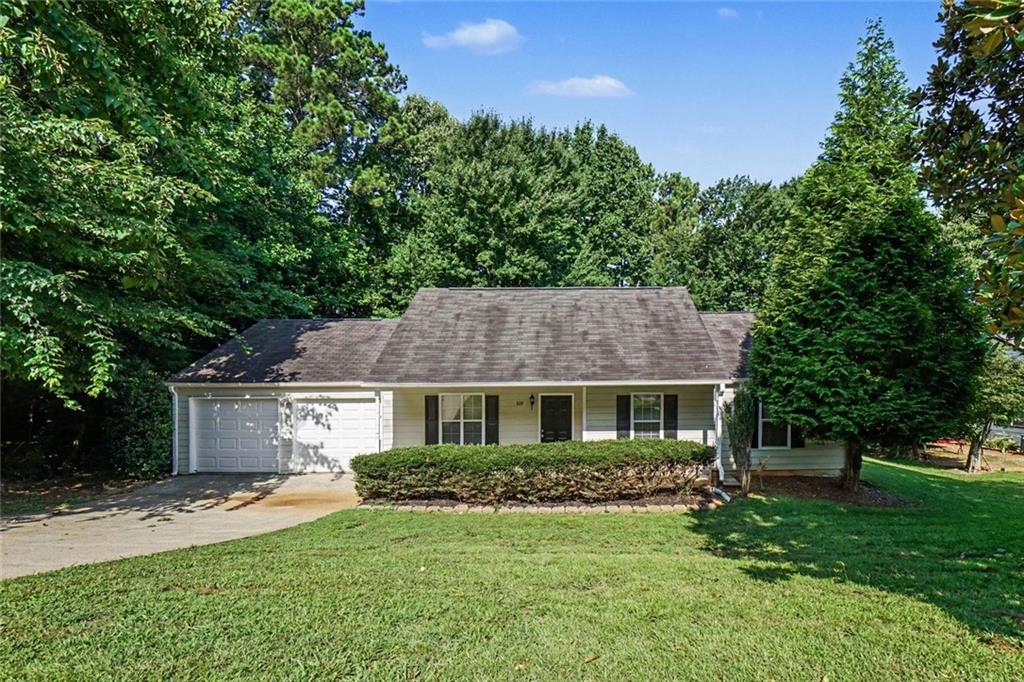 529 Bluff Ct., Woodstock, GA 30188