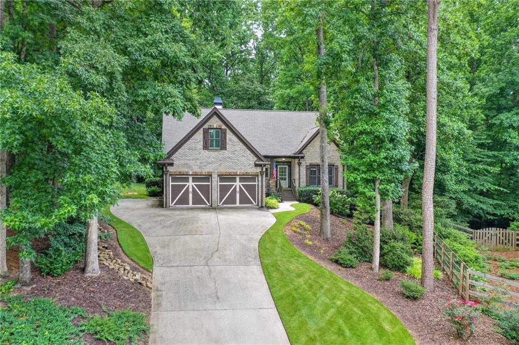 304 Crown Ct., Canton, GA 30115