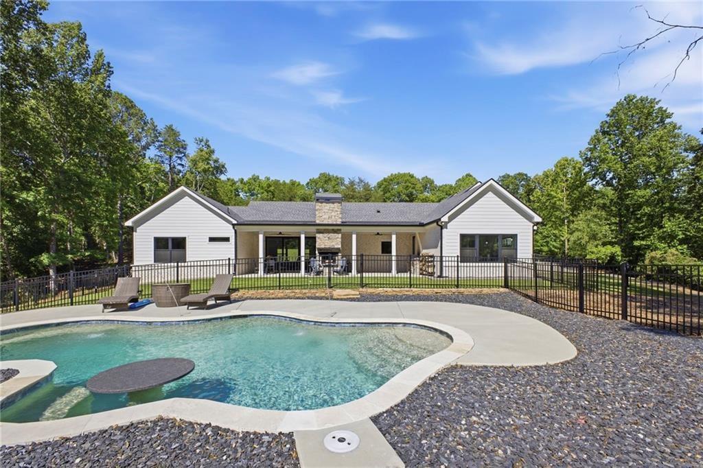 16 Mountain Creek Tr., Fairmount, GA 30139