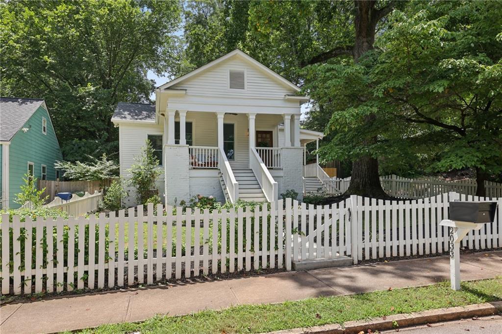 2033 Ridgedale Rd., Atlanta, GA 30317