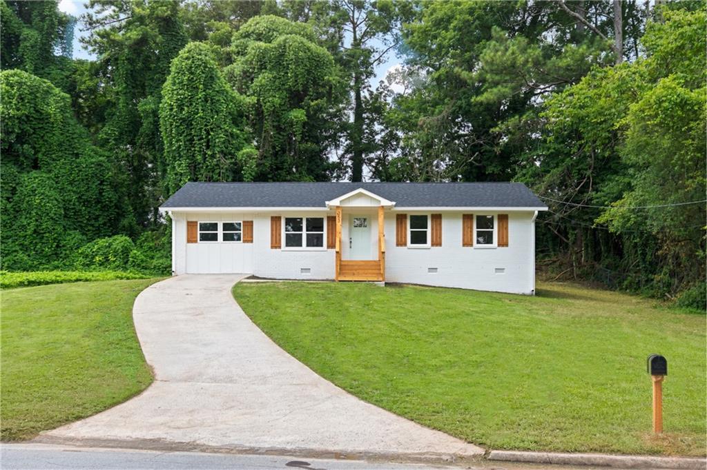 353 Roxbury Dr., Riverdale, GA 30274