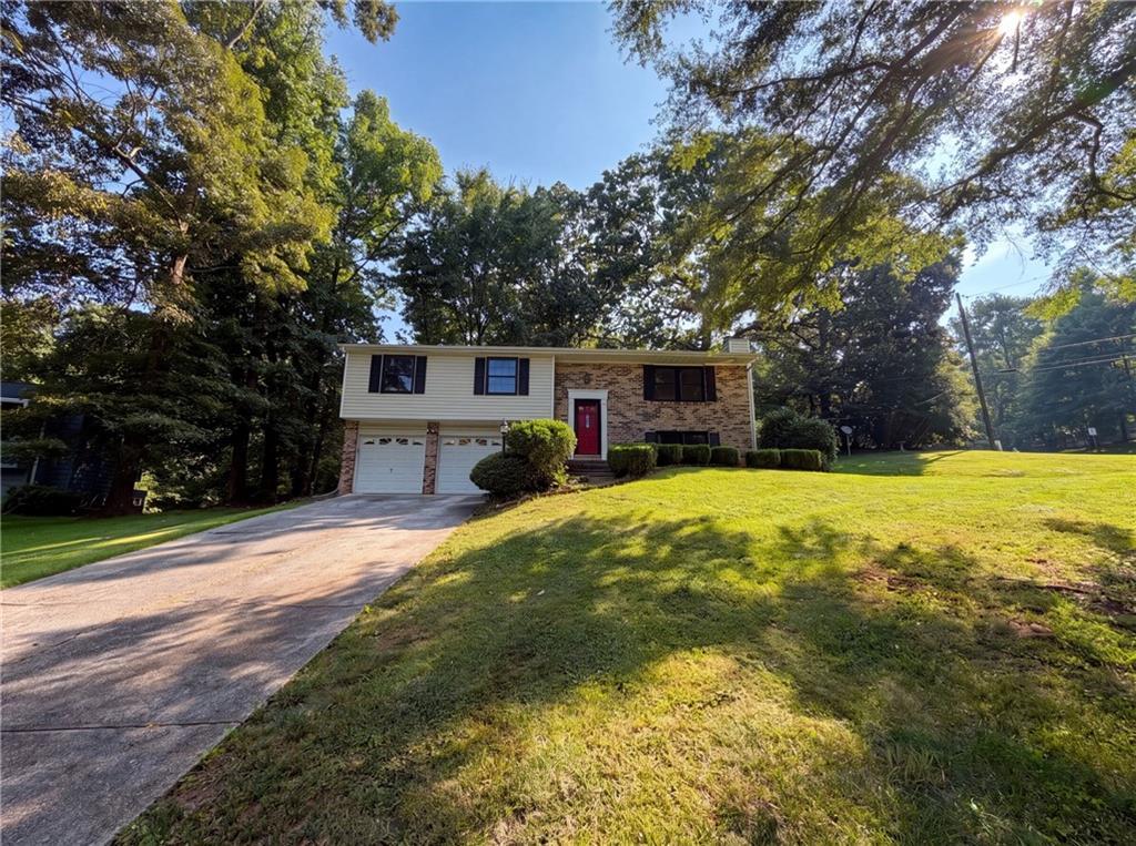 1346 Fairfield Dr., Lilburn, GA 30047