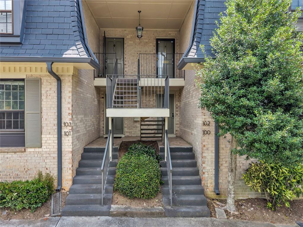 100 NW La Rue Pl., Atlanta, GA 30327