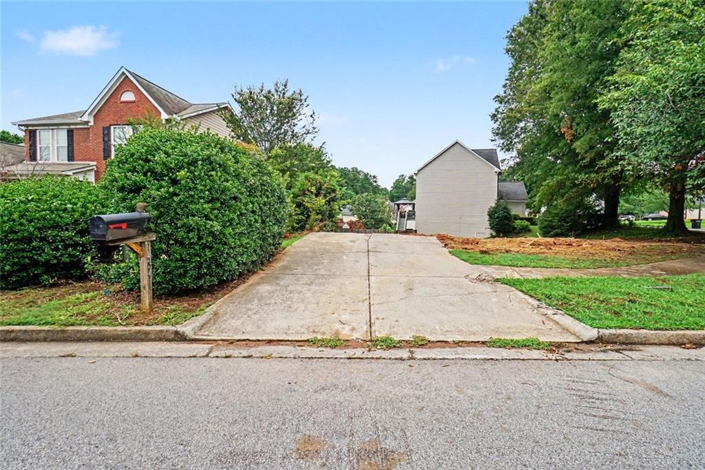 1454 Chamirey Dr., Marietta, GA 30008
