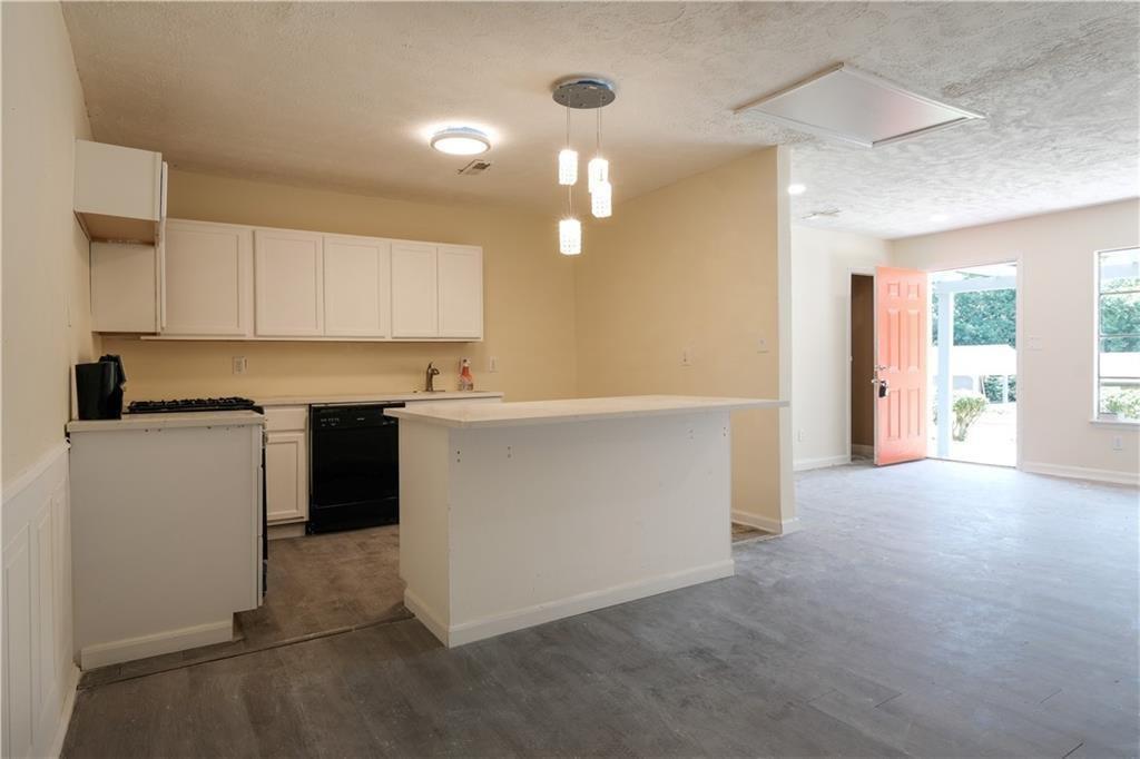 85 Delmoor Dr., Atlanta, GA 30311