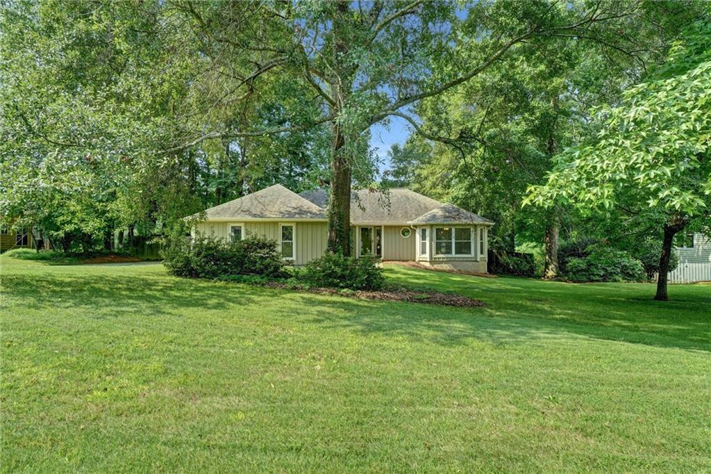 3115 Country Lake Dr., Powder Springs, GA 30127