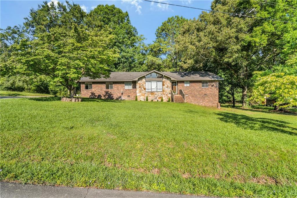 2814 Suncrest Dr., Dalton, GA 30720