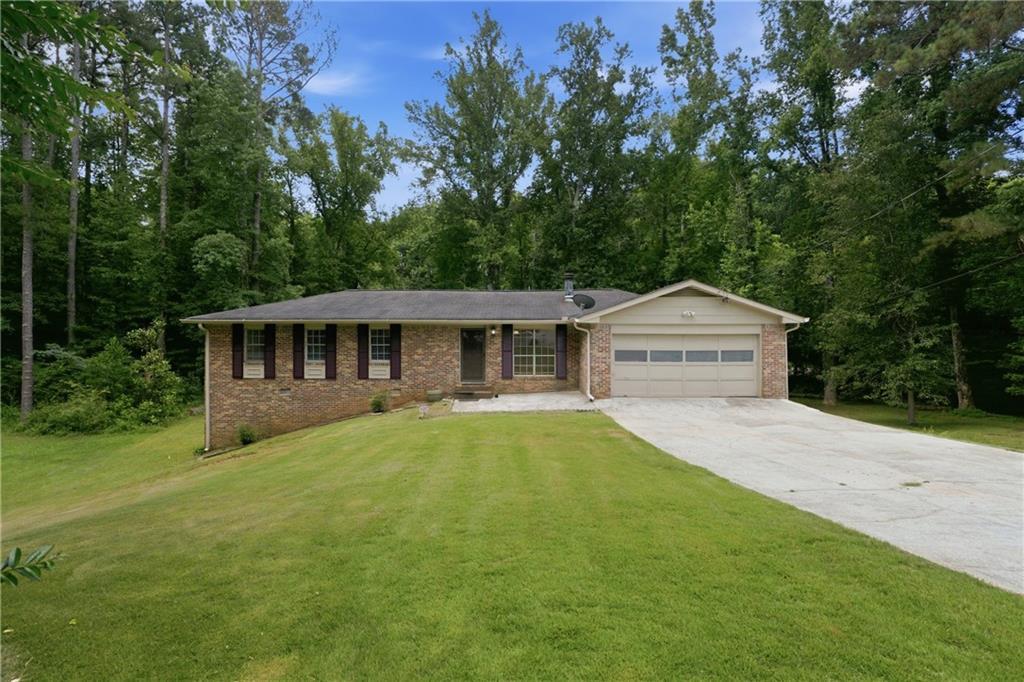 639 Cedrick Ln., Stone Mountain, GA 30087