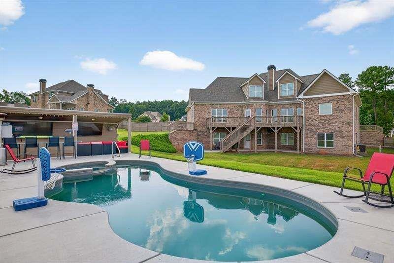 2112 Meadowood Cove, Monroe, GA 30655