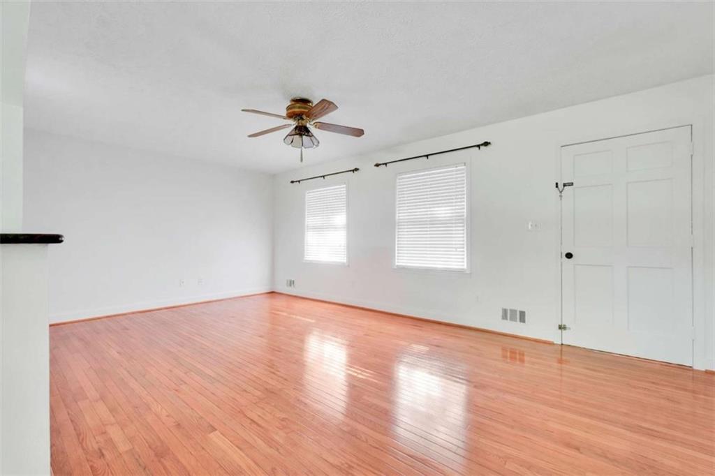 5809 Northspring Dr., Ellenwood, GA 30294