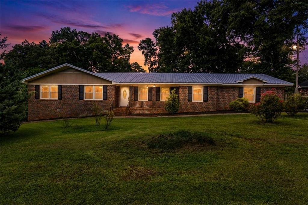 134 Ellen Hand Cir., Cedartown, GA 30125