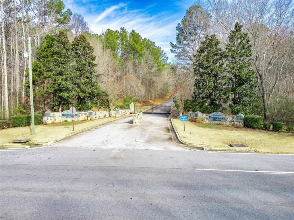 467 Rivers Rd., Fayetteville, GA 30214