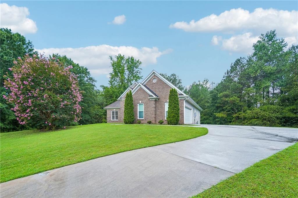 145 Clear Spring Ln., Oxford, GA 30054